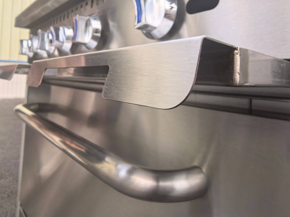 Gas burners with oven